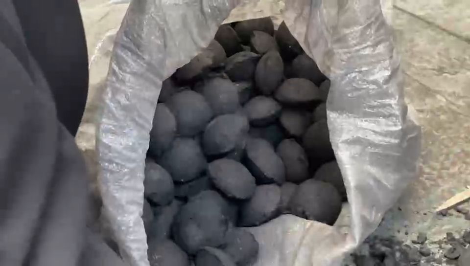 铁粉压球粘合剂的使用加量是几多？？