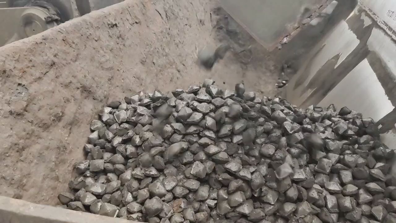 钢铁厂污泥压块线频出故障？？地球人官网现场破局：：：从经验式出产到数据化管控的转型实录